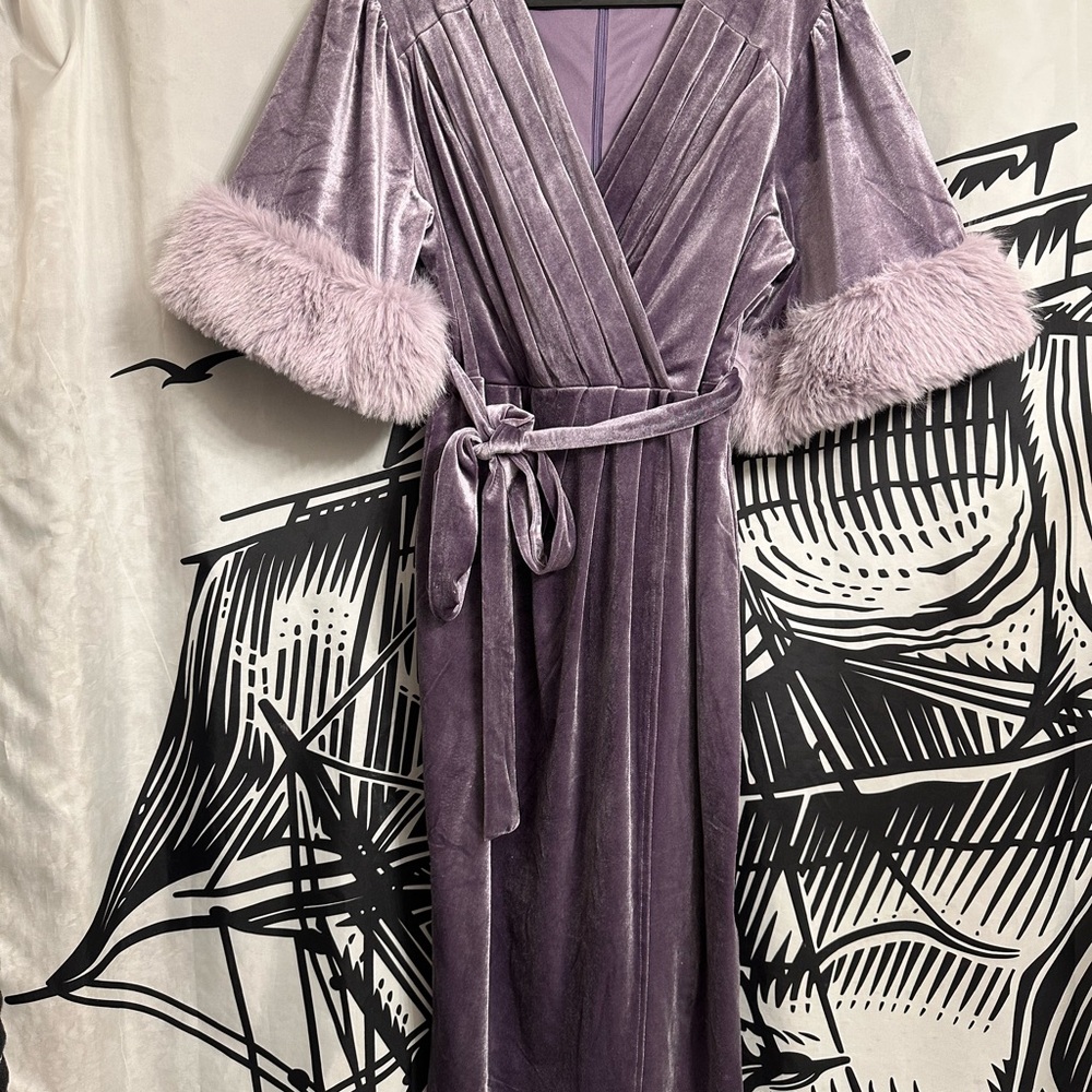 5th Avenue Dress by Elle Rebel - Elegant Velvet Robe with Faux Fur Trim - 2x